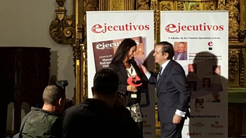 Patricia García Recogiendo Premio Ejecutivos Femxa