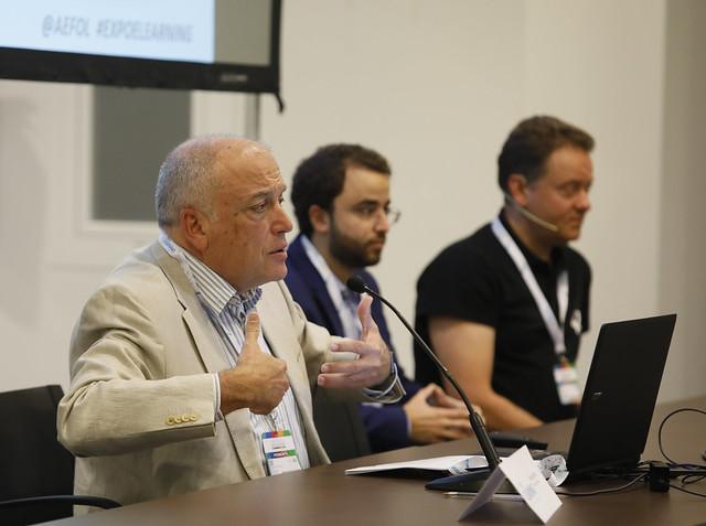 José Lozano durante una conferencia