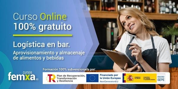 trabajadora de un almacén de hostelería haciendo un curso online gratuito en un ipad