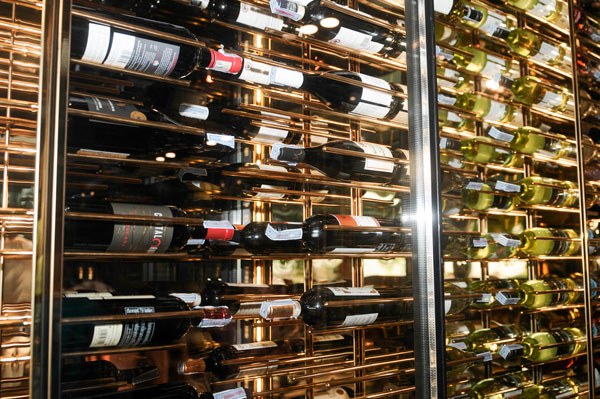 armario bodega de vinos en restaurante