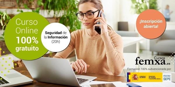 chica rubia con gafas realizando el curso online de ciberseguridad