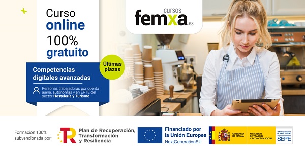 hostelera en una cafetería haciendo un curso online de competencias digitales avanzadas en una tablet