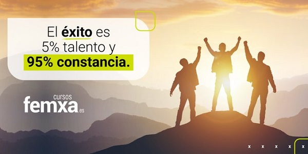 tres siluetas con el puño en alto en una montaña, imagen que incluye el lema "El éxito es 5 % talento y 95% constancia"