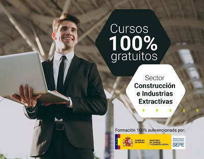 chico joven con traje y corbata tiene un portátil en la mano y escoge un curso gratuito dentro del sector de construcción
