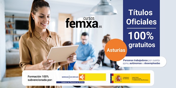 chica joven en una reunión de empresa haciendo un curso online gratuito de la convocatoria de asturias