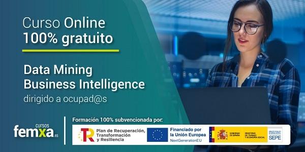 joven informática anuncia en un cartel el curso gratuito online de Data Mining y Business intelligence