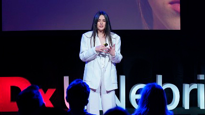Eva Porto en una charla TEDx