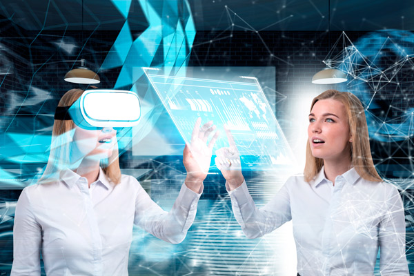 Chica rubia con gafas de realidad virtual