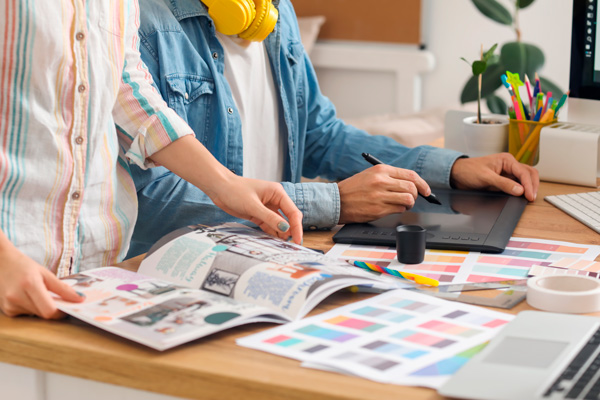 interioristas trabajando en diseño