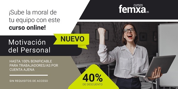 chica joven hace un gesto de triunfo con el puño levantado al terminar una formación de su empresa, imagen inserta en el cartel que anuncia el curso privado bonificable de Femxa sobre motivación del personal