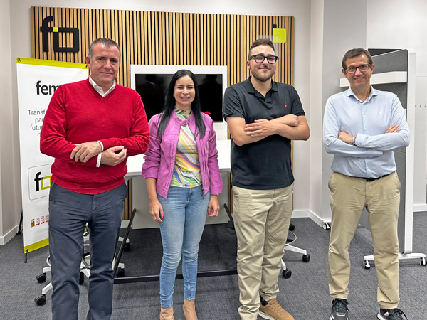 Raúl Gómez con el equipo de dirección en las oficinas de femxa