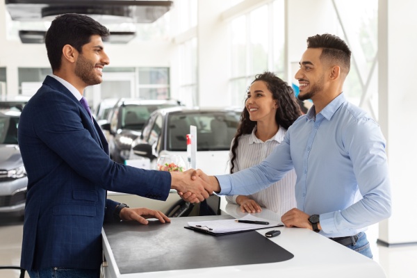 Proceso de venta en un concesionario de automóviles