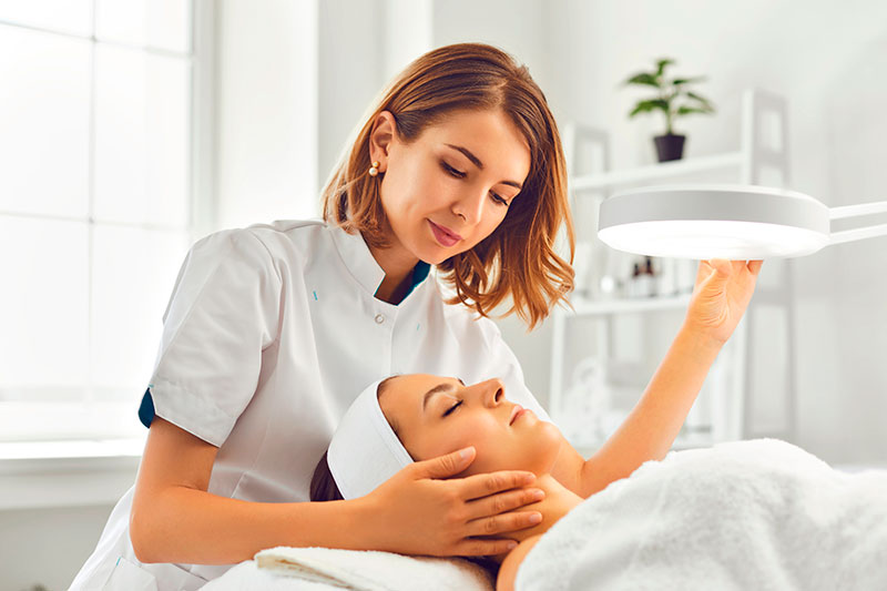Curso de Auxiliar de Estética Curso de Auxiliar de Estética