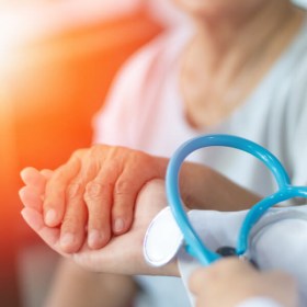 Cuidados auxiliares de enfermería en geriatría