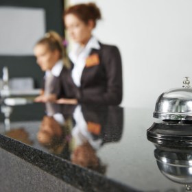 Recepción y atención al cliente en establecimientos de alojamiento - SERVEF