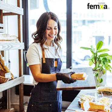 Manipulador de alimentos: qué es, qué hace y qué necesitas para serlo