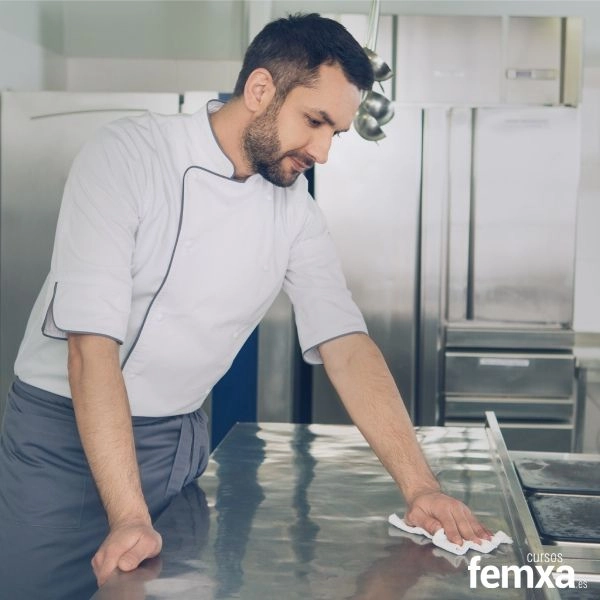 Aprende limpieza profesional para mejorar tu empleo